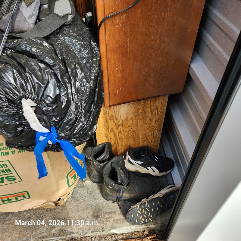 Moving & Storage at Confederation St  auction IB-5876 40