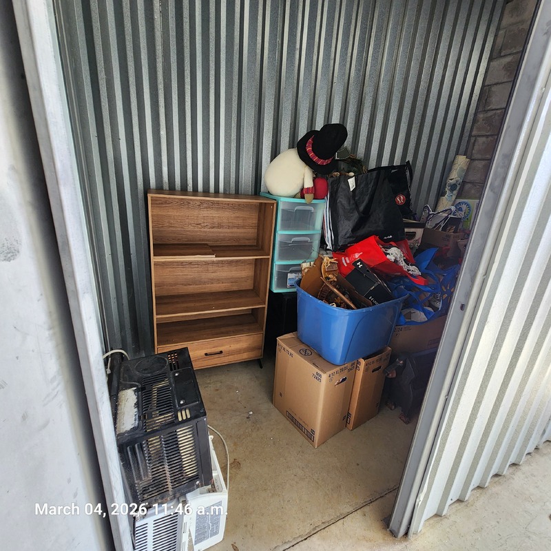 Moving & Storage at Confederation St  auction IB-1656 20