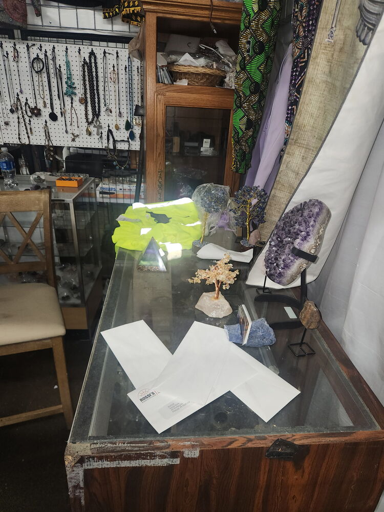 Rossi`s Flea Market - North Versailles  auction IB-1973 20