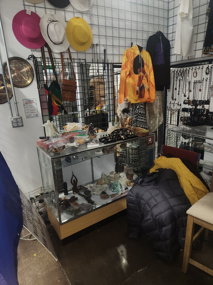 Rossi`s Flea Market - North Versailles  auction IB-1973 50