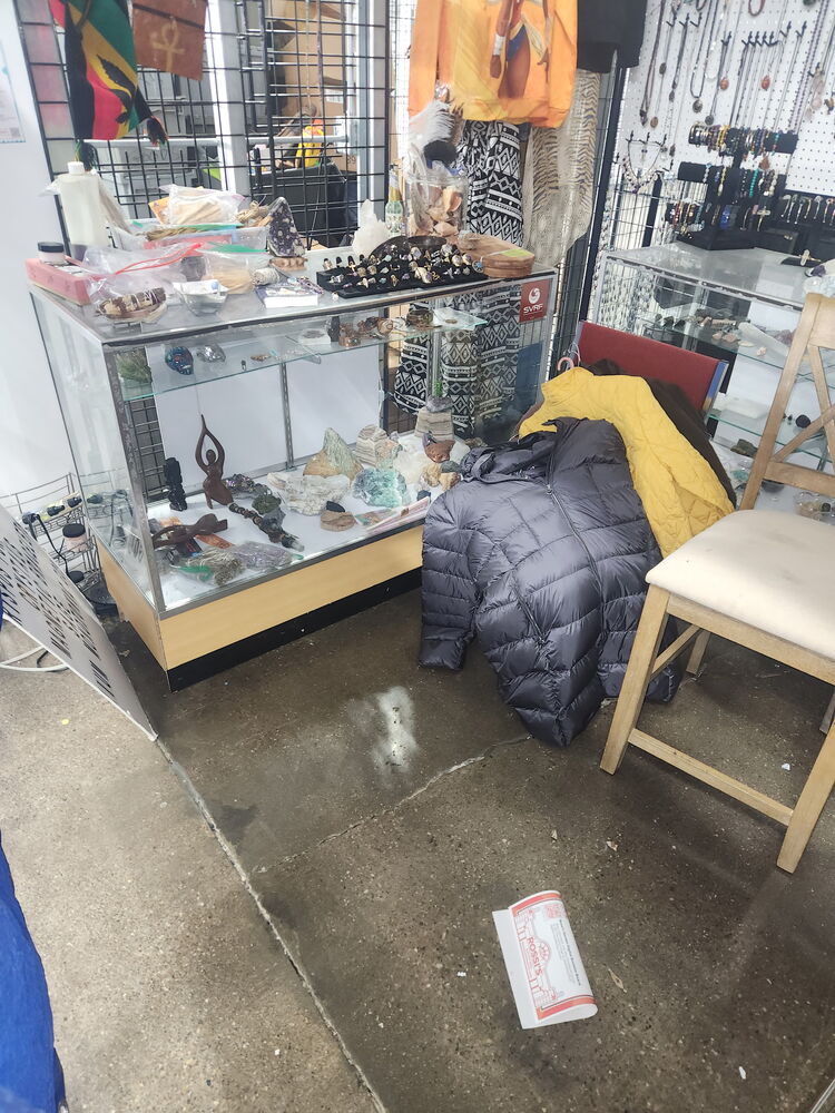 Rossi`s Flea Market - North Versailles  auction IB-1973 40