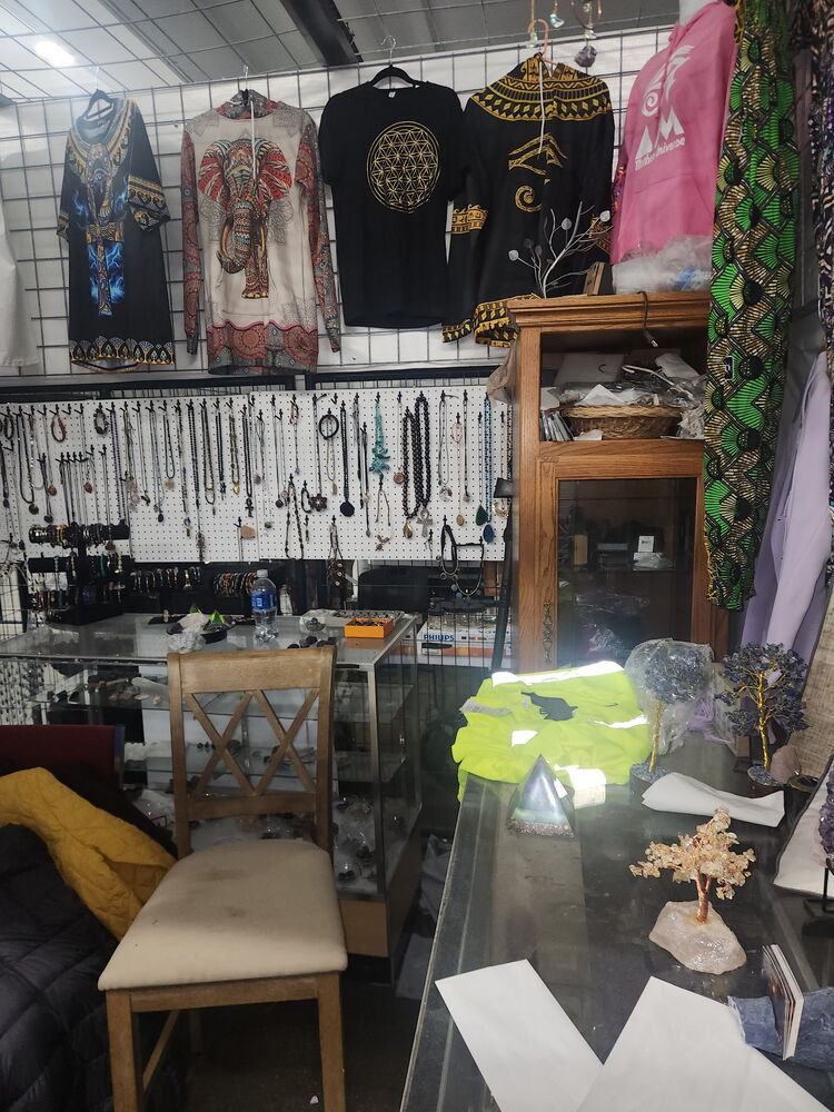 Rossi`s Flea Market - North Versailles  auction IB-1973 60