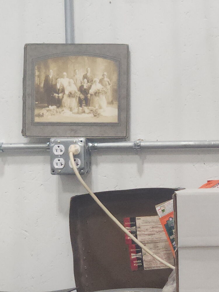 Rossi`s Flea Market - North Versailles  auction IB-4472 10