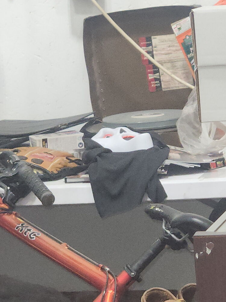 Rossi`s Flea Market - North Versailles  auction IB-4472 20