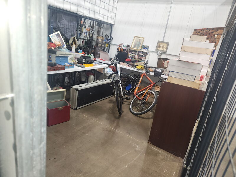 Rossi`s Flea Market - North Versailles  auction IB-4472 80