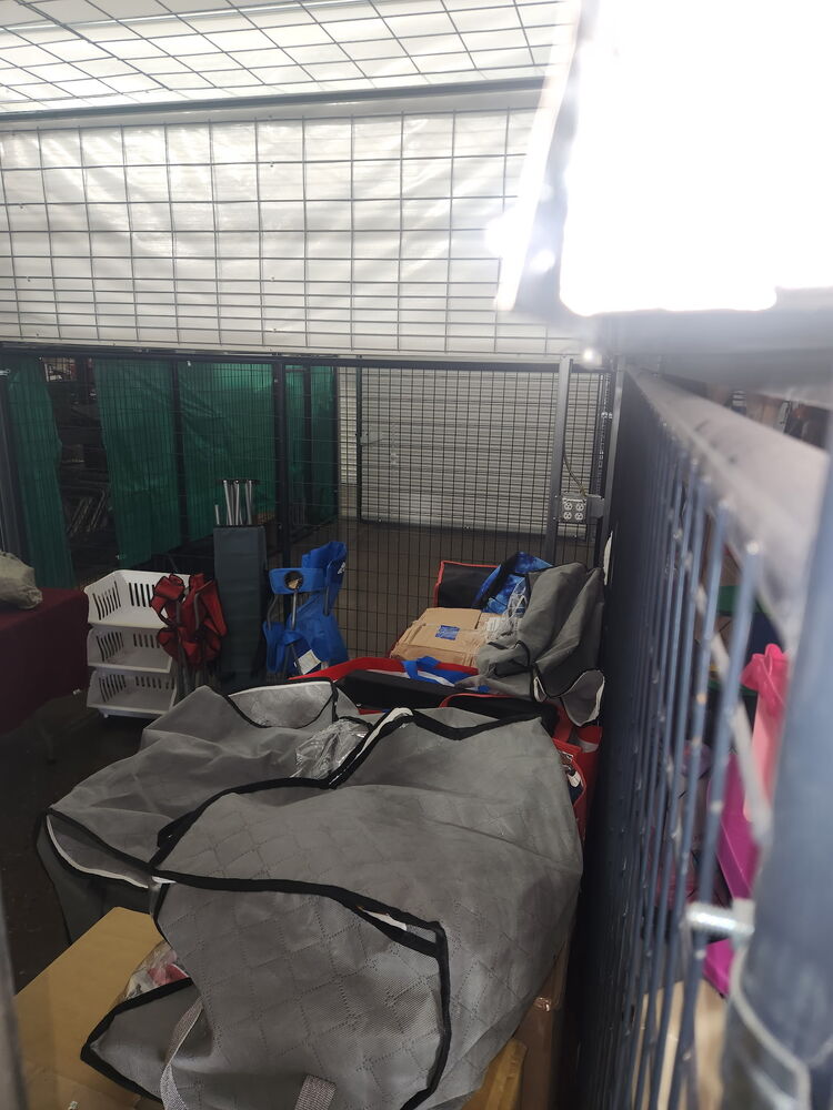 Rossi`s Flea Market - North Versailles  auction IB-6979 40