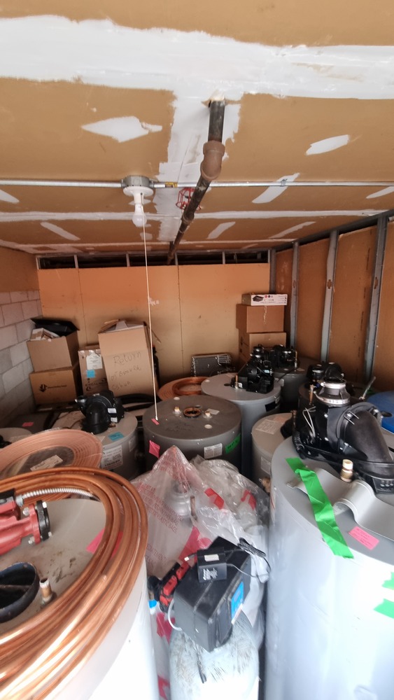 Public Storage P0014 -Queen Elizabeth Blvd  auction IB-3309 10