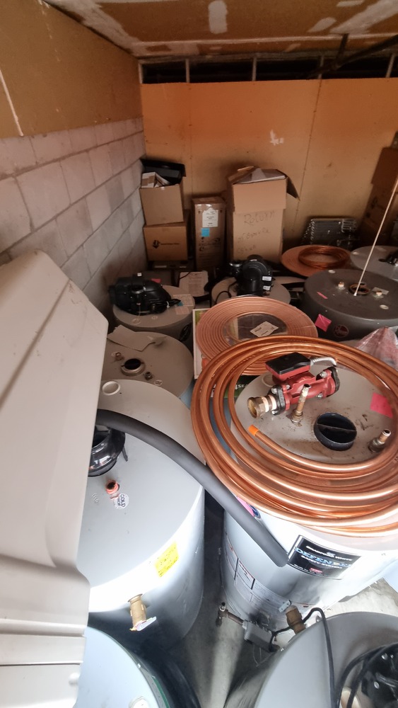 Public Storage P0014 -Queen Elizabeth Blvd  auction IB-3309 50