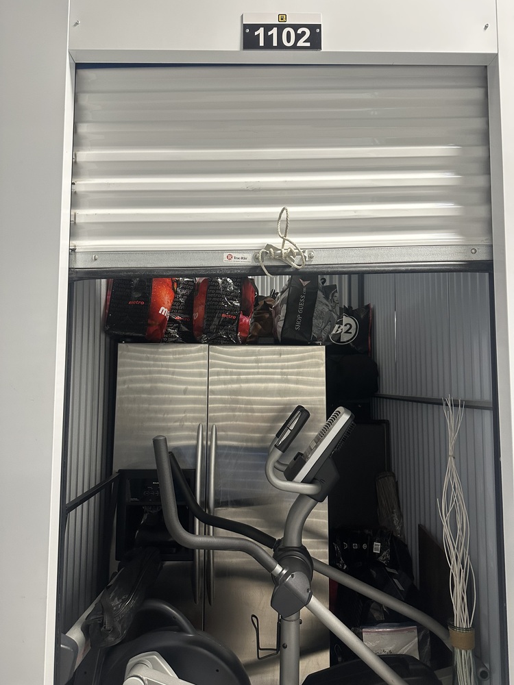 Q SELF STORAGE  auction IB-9965