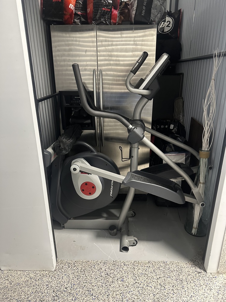 Q SELF STORAGE  auction IB-9965 10