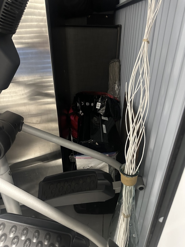 Q SELF STORAGE  auction IB-9965 20