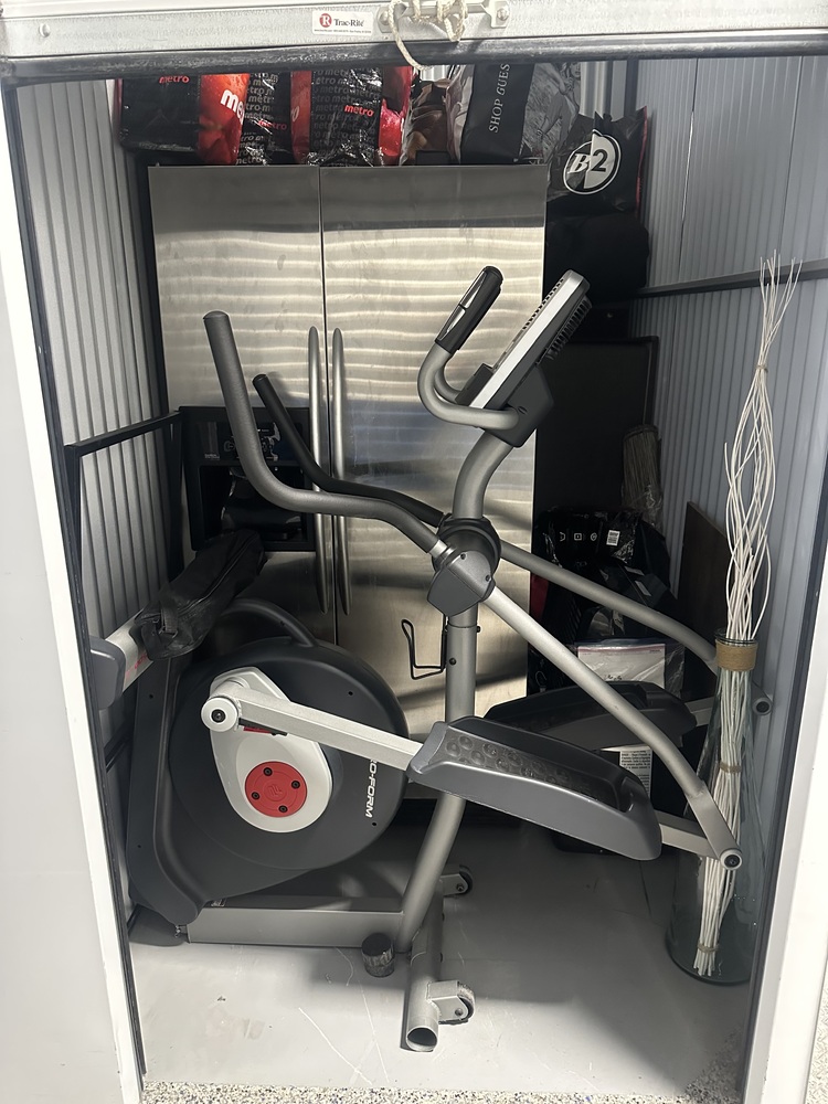 Q SELF STORAGE  auction IB-9965 30