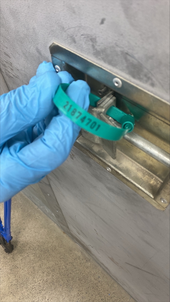 Montreal Mini-Storage - Victoria  auction IB-7702 60