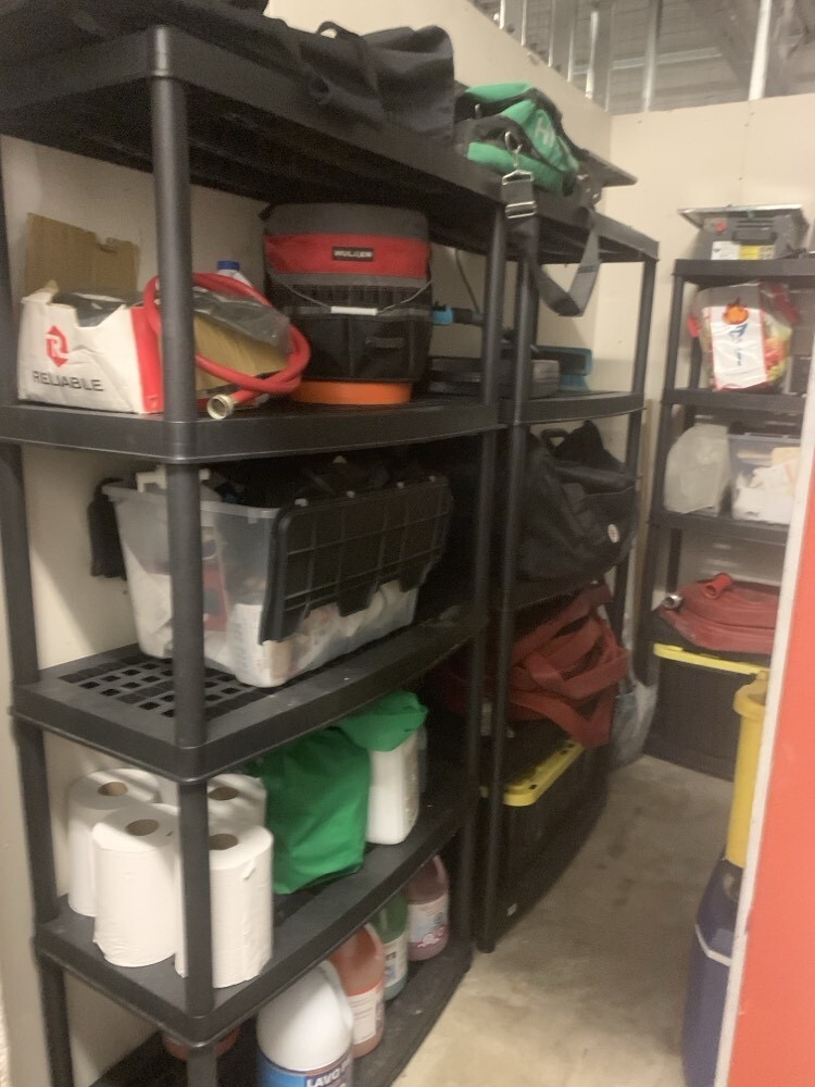 3102 - StorageMart St-Leonard  auction IB-4892