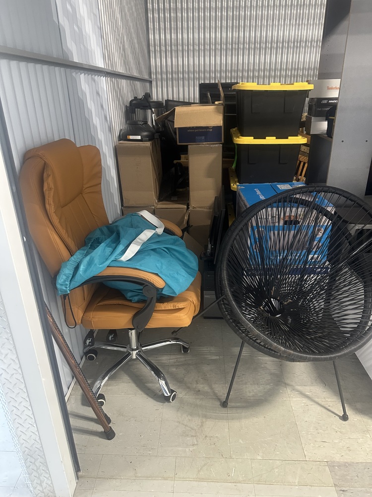 Q SELF STORAGE  auction IB-4002 10