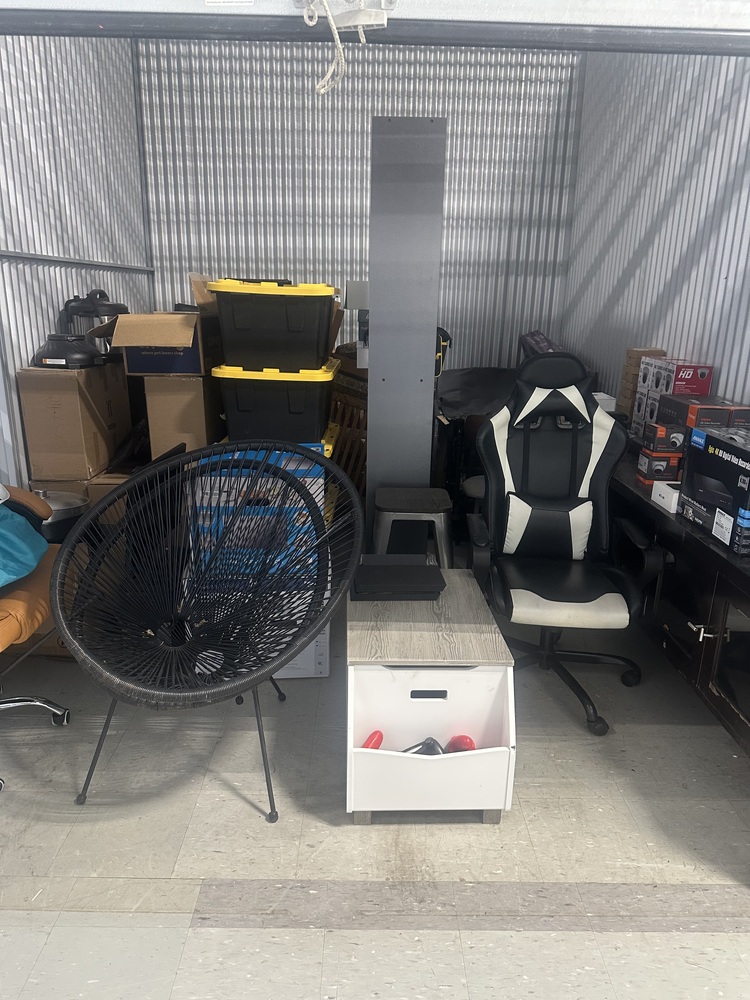 Q SELF STORAGE  auction IB-4002 30