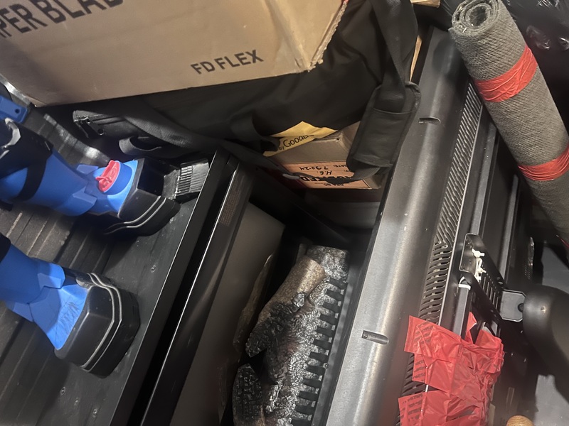 3106 - StorageMart St-Hubert  auction IB-2410 20