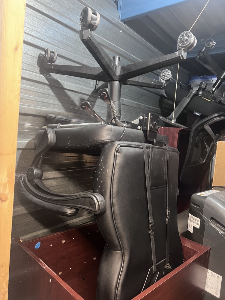 3106 - StorageMart St-Hubert  auction IB-8621