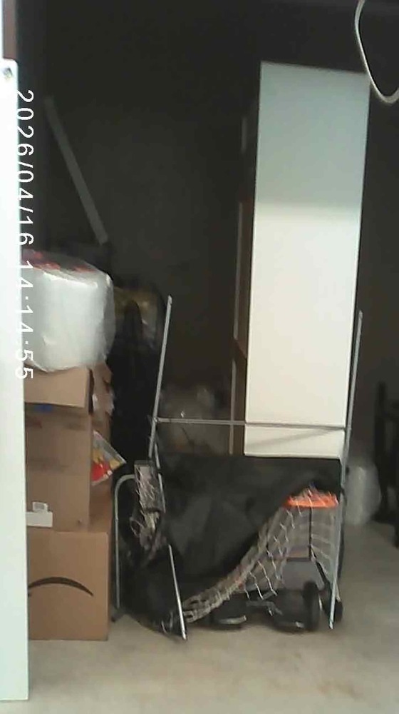 3002 -StorageMart  Wonderland Rd S  auction IB-8121