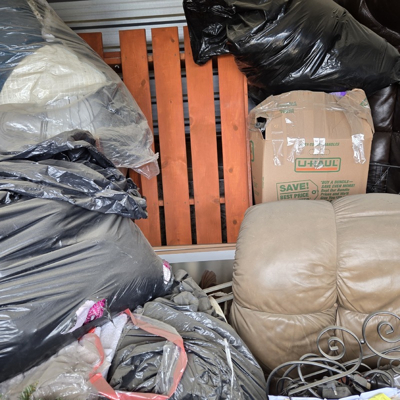 2580 - StorageMart 144 Ave & 127 St  auction IB-8401 10