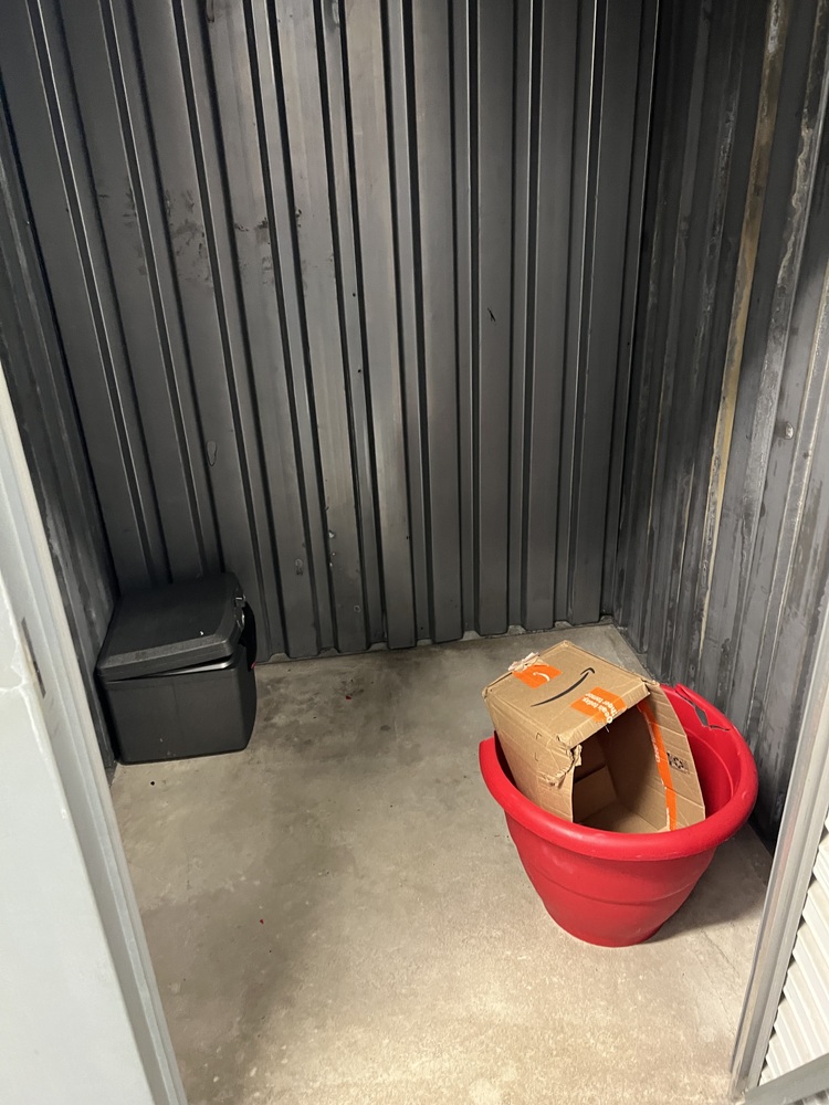 1-800 Stow & Go Self Storage  auction IB-3503