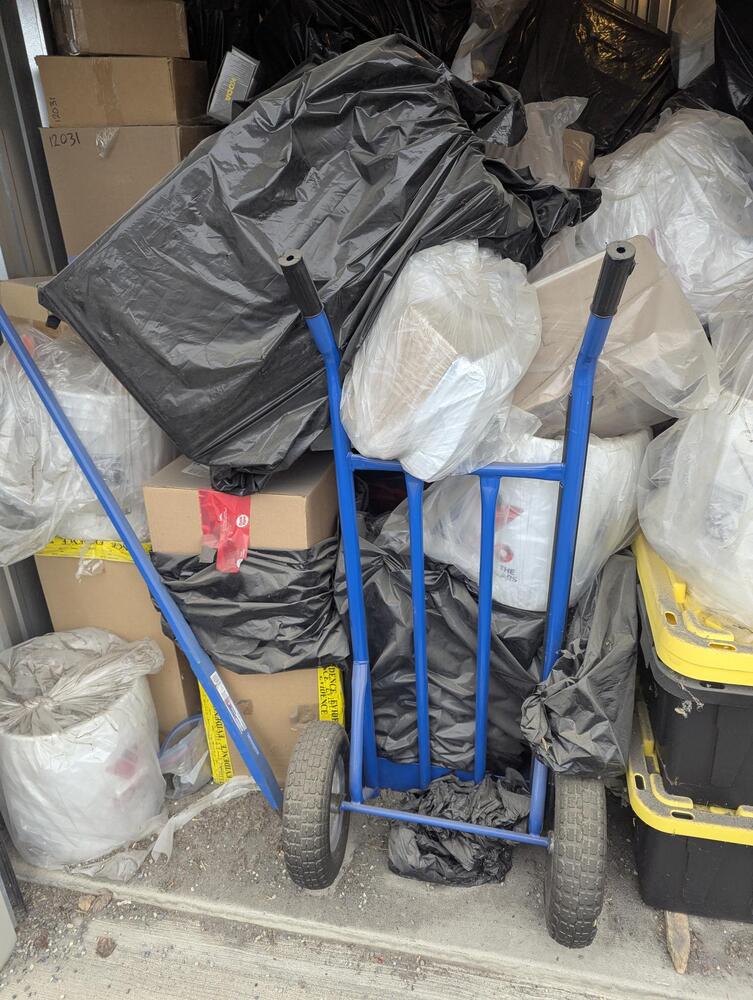 3305 - StorageMart Barlow Trail  auction IB-6272