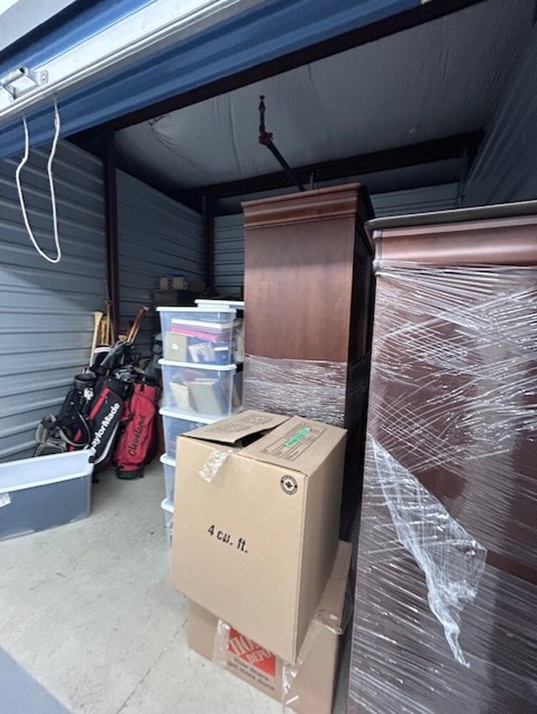 3032 -StorageMart  Ajax  auction IB-2756 40