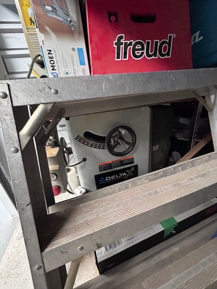 3032 -StorageMart  Ajax  auction IB-9175