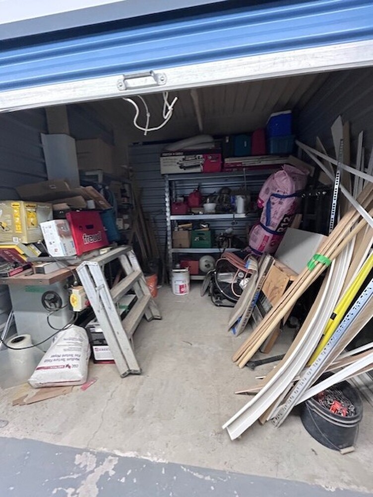 3032 -StorageMart  Ajax  auction IB-9175 30