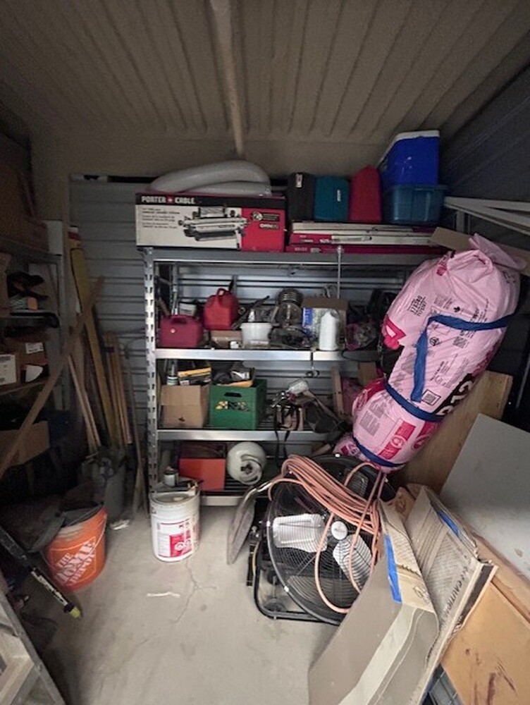 3032 -StorageMart  Ajax  auction IB-9175 20