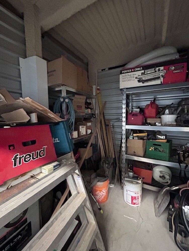 3032 -StorageMart  Ajax  auction IB-9175 50