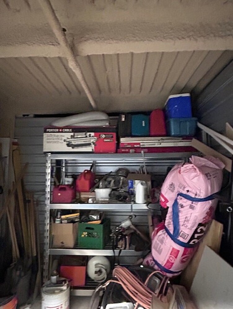 3032 -StorageMart  Ajax  auction IB-9175 60