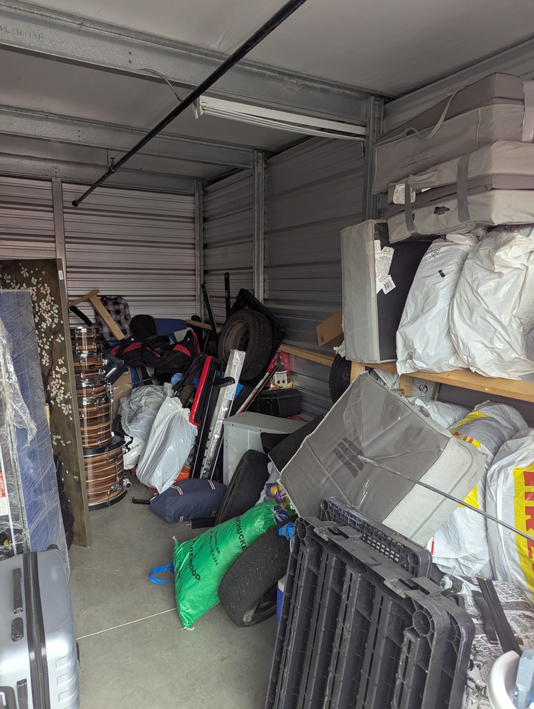 2551 - StorageMart Deerfoot Trail & Yankee Valley  auction IB-9400