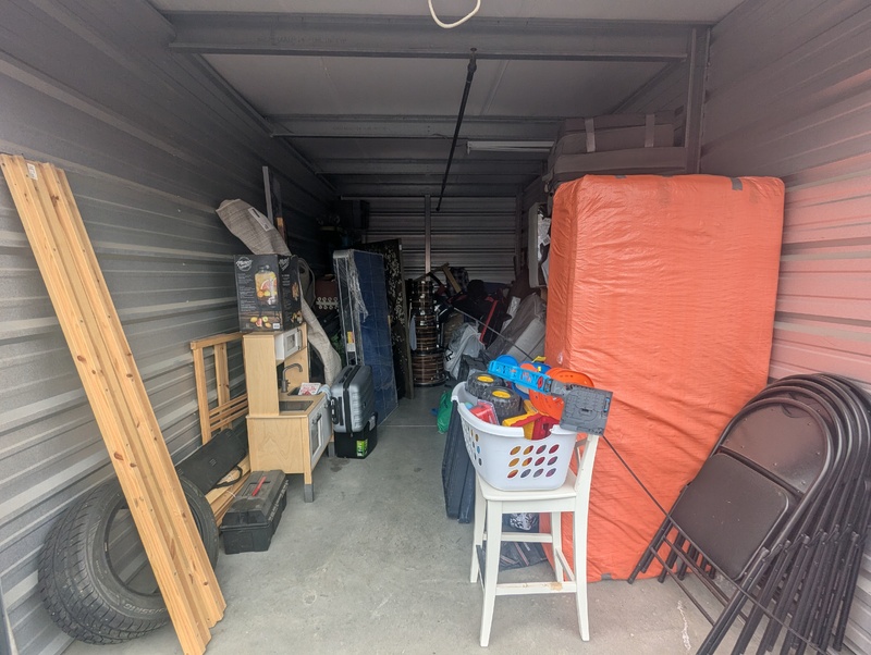 2551 - StorageMart Deerfoot Trail & Yankee Valley  auction IB-9400 10