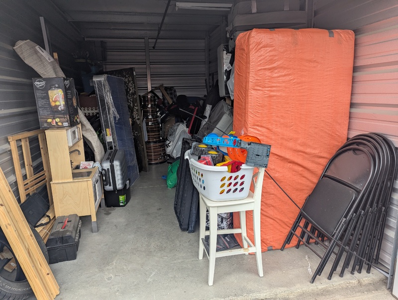 2551 - StorageMart Deerfoot Trail & Yankee Valley  auction IB-9400 40