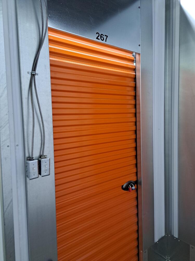 Montreal Mini-Storage - Victoria  auction IB-7610 10