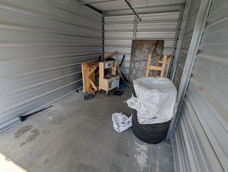 2551 - StorageMart Deerfoot Trail & Yankee Valley  auction IB-4985 10