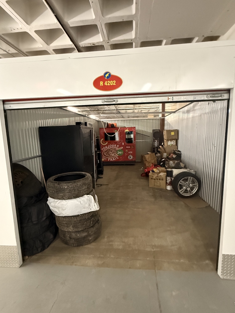 Montreal Mini-Storage - Dollard  auction IB-3099 10