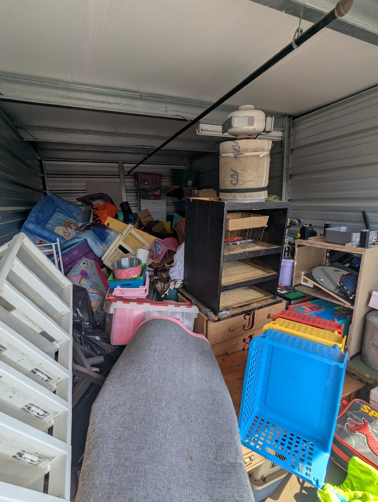 2551 - StorageMart Deerfoot Trail & Yankee Valley  auction IB-1283