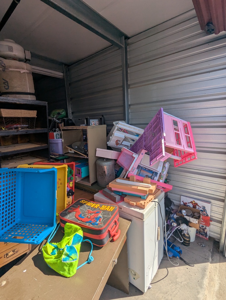 2551 - StorageMart Deerfoot Trail & Yankee Valley  auction IB-1283 40