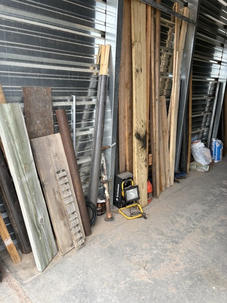 Bradley Storage  auction IB-9230