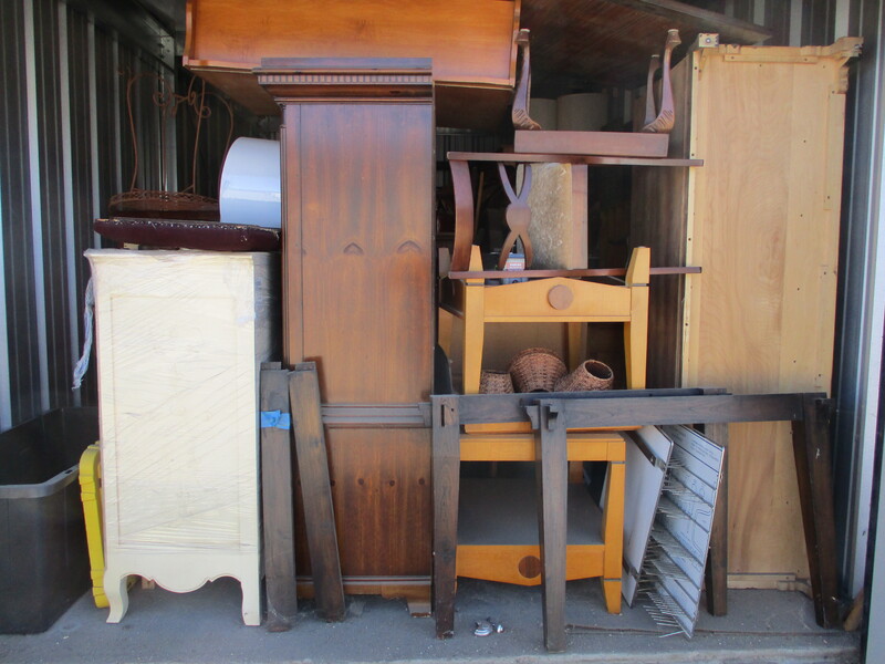3201 -StorageMart  Hwy 11 & Clarence Ave S   auction IB-2510
