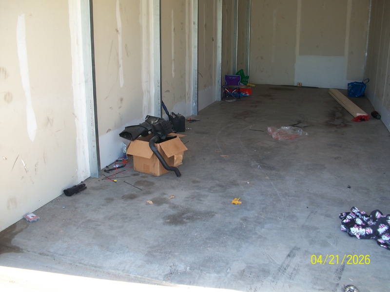 3203 - StorageMart Ring Rd & Mc Donald    auction IB-8395 30