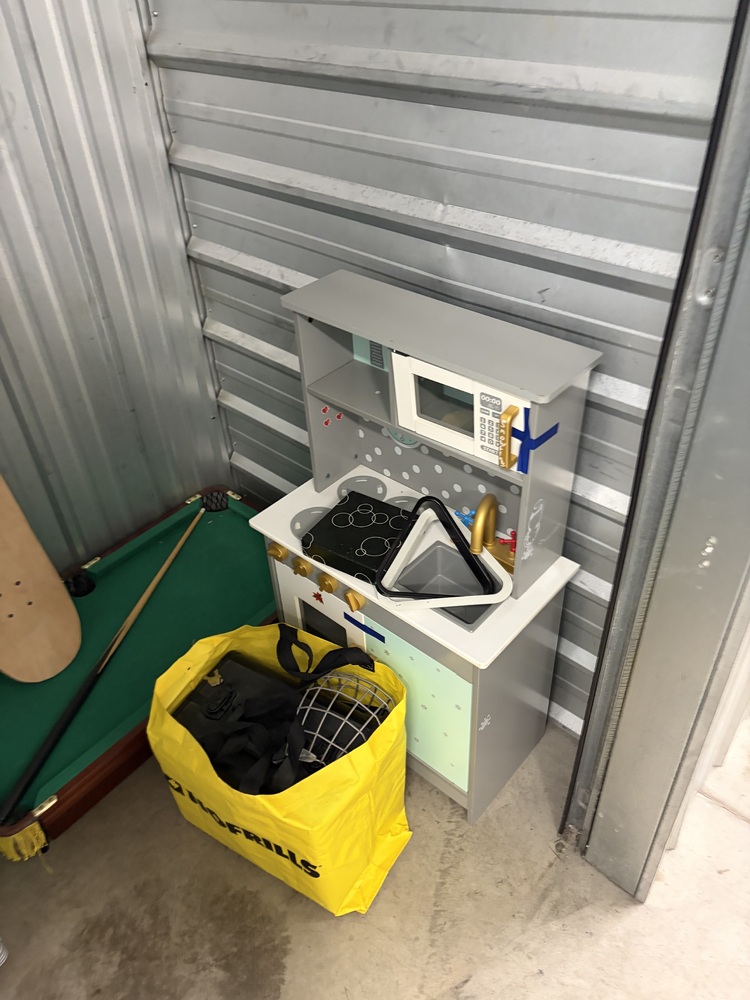 3307-StorageMart 52nd and Peigan Trail  auction IB-1128