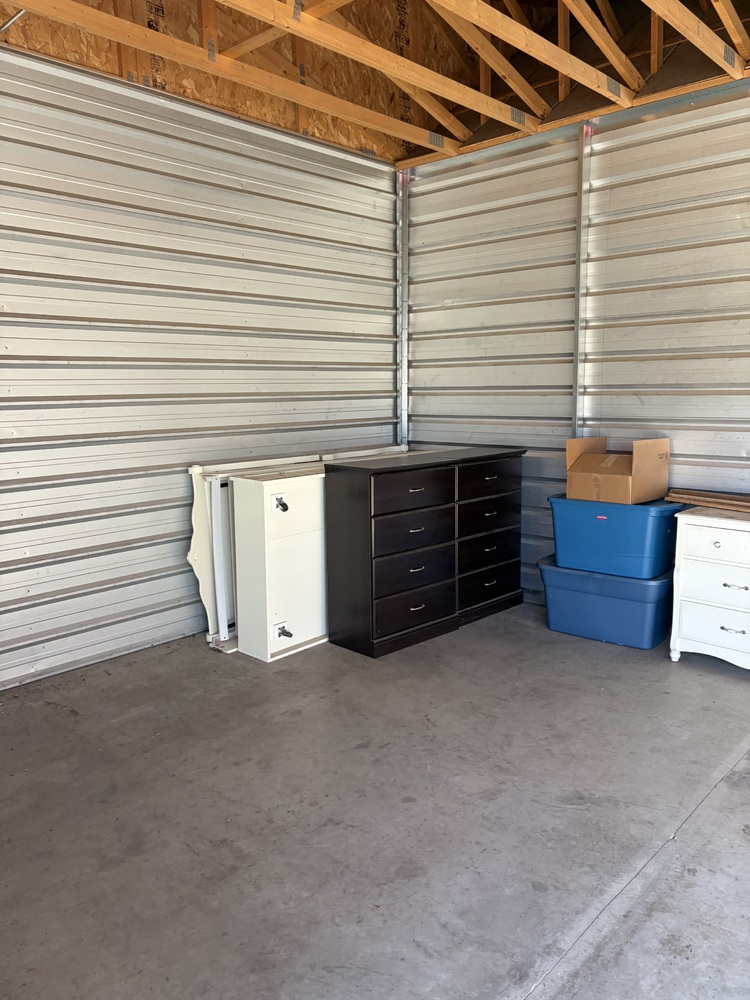3307-StorageMart 52nd and Peigan Trail  auction IB-8444