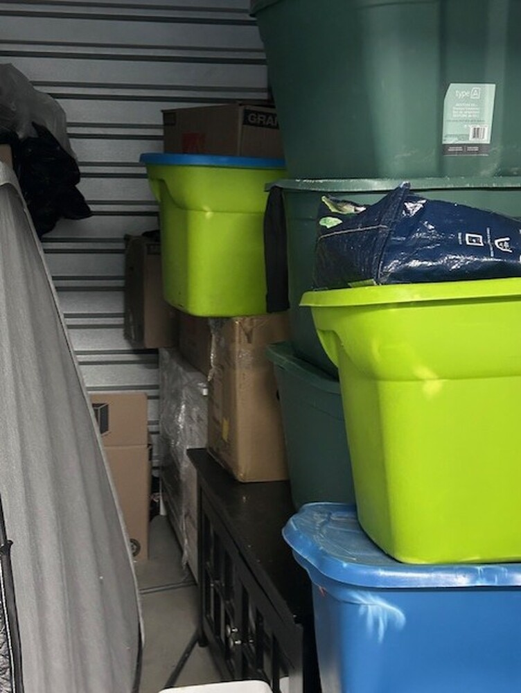 3032 -StorageMart  Ajax  auction IB-3484