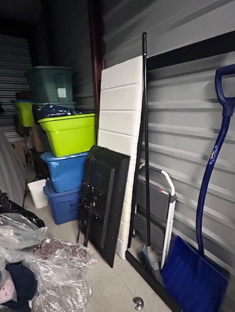 3032 -StorageMart  Ajax  auction IB-3484 30