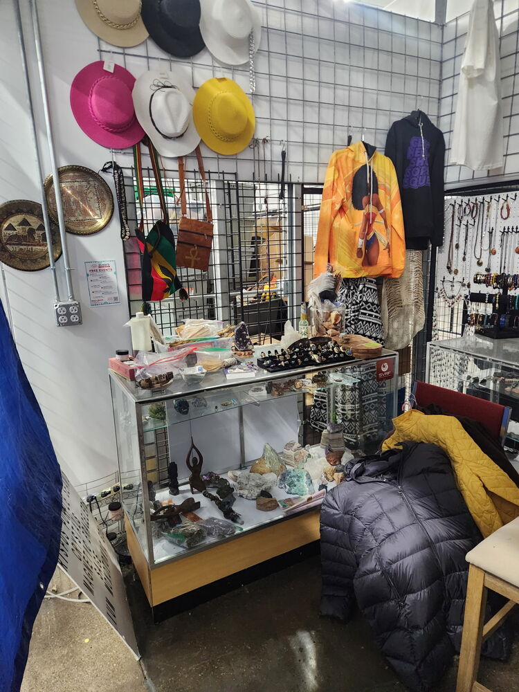 Rossi`s Flea Market - North Versailles  auction IB-3326 30