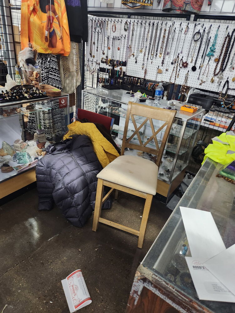 Rossi`s Flea Market - North Versailles  auction IB-3326 60