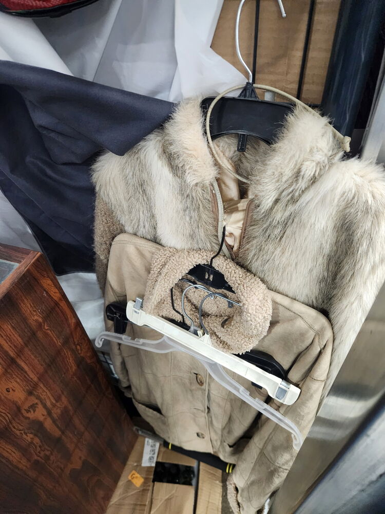 Rossi`s Flea Market - North Versailles  auction IB-3326 70